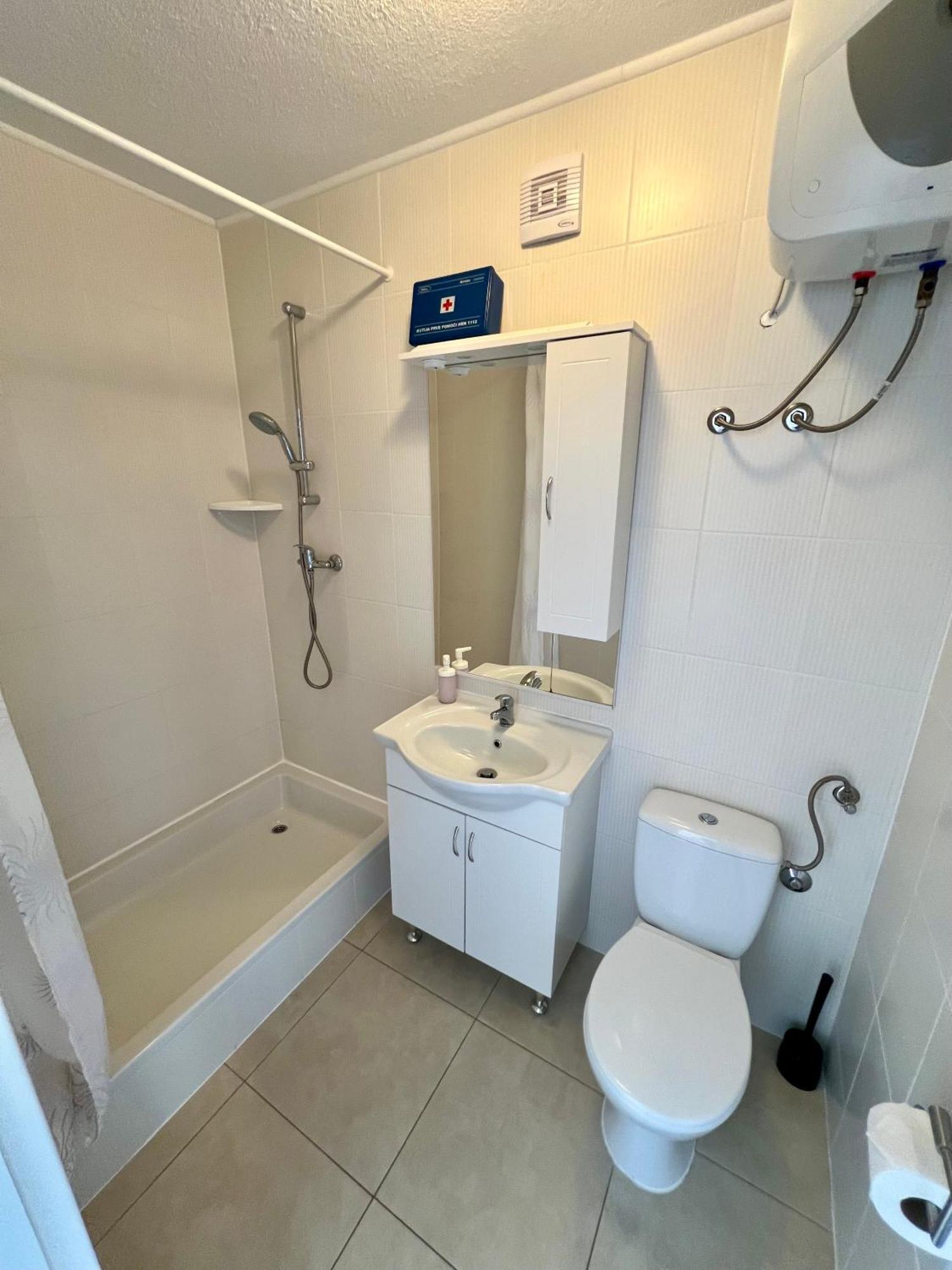 Apartment Vrata Velebita Карлобаг Номер фото