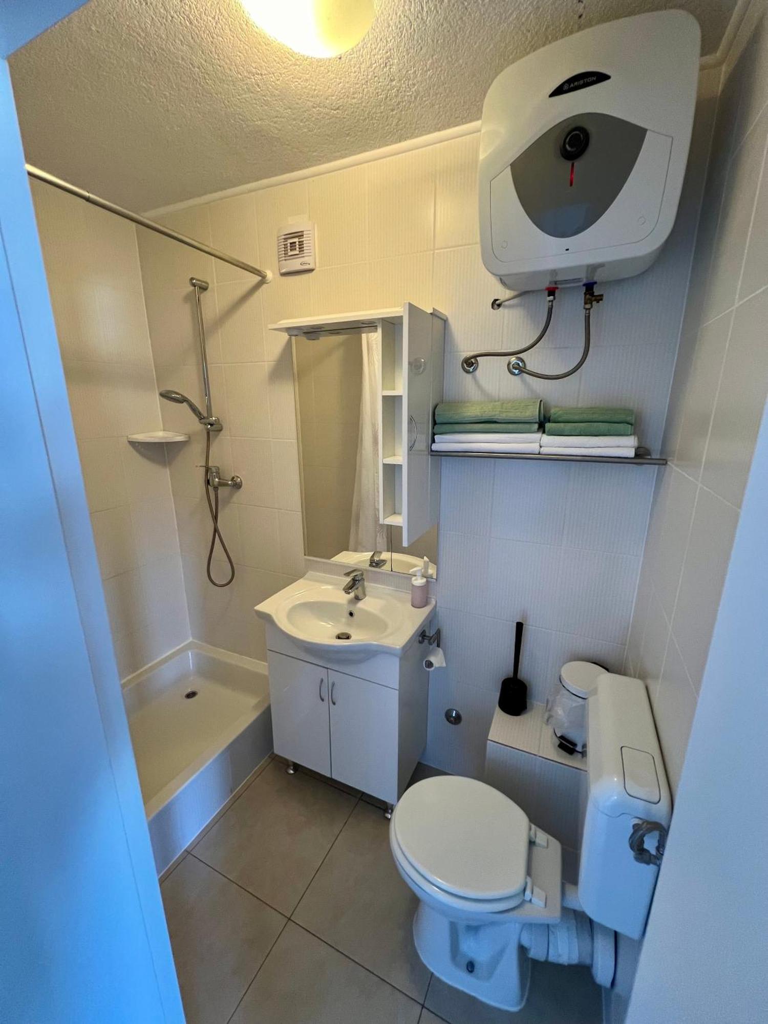 Apartment Vrata Velebita Карлобаг Номер фото