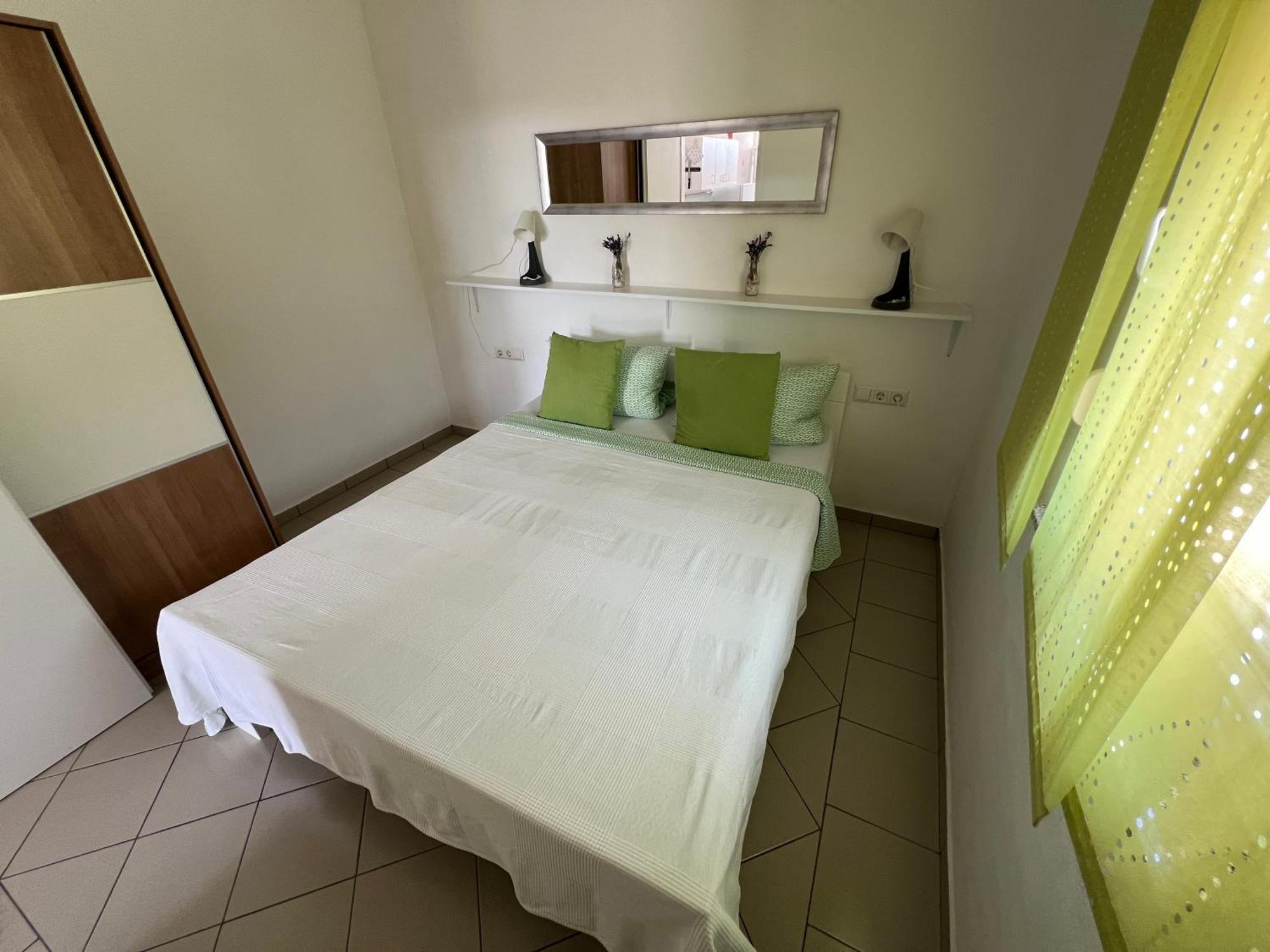 Apartment Vrata Velebita Карлобаг Номер фото